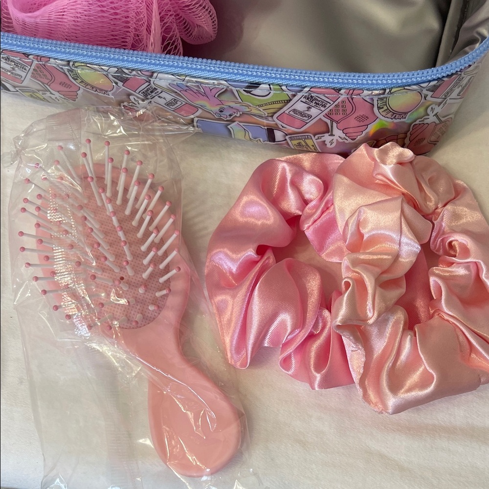 Disney $75 Value Pink Kids Spa & Hair Accessory Gift Set 16 Items Value - Picture 8 of 16